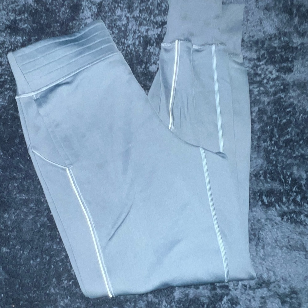 Lululemon joggers size 6